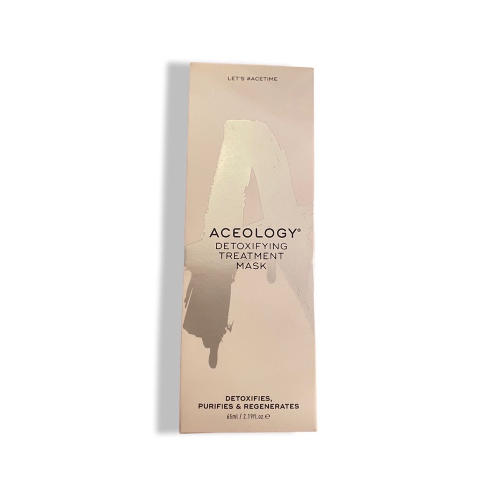Aceology • Detoxifying Treatment Mask • Bentonite Clay and Charcoal